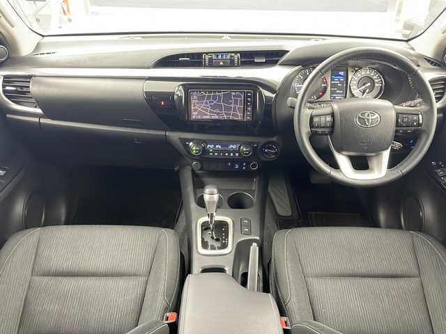 トヨタ ハイラックス Z 岐阜県 2022(令4)年 2万km スーパーホワイトⅡ 純正ナビ/CD/DVD/Bluetooth/SD/AM/FM/フルセグTV/バックモニター/プリクラッシュセーフティシステム/レーントレーシングアシスト/レーダークルーズコントロール/ロードサインアシスト/クリアランスソナー/ETC/パワーヒーター/排出ガス浄化装置/センターデフロック/横滑り抑制機能/アイドリングストップ/ステアリングスイッチ/電動格納ミラー/左右独立温度コントロール式フルオートエアコン/純正17インチアルミホイール
