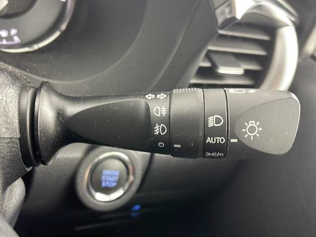 トヨタ ハイラックス Z 岐阜県 2022(令4)年 2万km スーパーホワイトⅡ 純正ナビ/CD/DVD/Bluetooth/SD/AM/FM/フルセグTV/バックモニター/プリクラッシュセーフティシステム/レーントレーシングアシスト/レーダークルーズコントロール/ロードサインアシスト/クリアランスソナー/ETC/パワーヒーター/排出ガス浄化装置/センターデフロック/横滑り抑制機能/アイドリングストップ/ステアリングスイッチ/電動格納ミラー/左右独立温度コントロール式フルオートエアコン/純正17インチアルミホイール