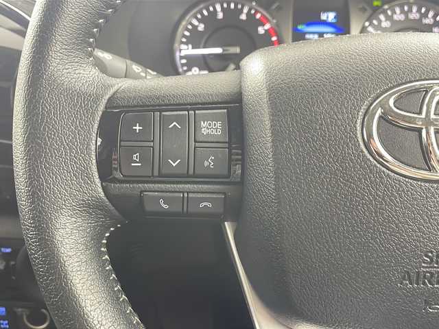 トヨタ ハイラックス Z 岐阜県 2022(令4)年 2万km スーパーホワイトⅡ 純正ナビ/CD/DVD/Bluetooth/SD/AM/FM/フルセグTV/バックモニター/プリクラッシュセーフティシステム/レーントレーシングアシスト/レーダークルーズコントロール/ロードサインアシスト/クリアランスソナー/ETC/パワーヒーター/排出ガス浄化装置/センターデフロック/横滑り抑制機能/アイドリングストップ/ステアリングスイッチ/電動格納ミラー/左右独立温度コントロール式フルオートエアコン/純正17インチアルミホイール