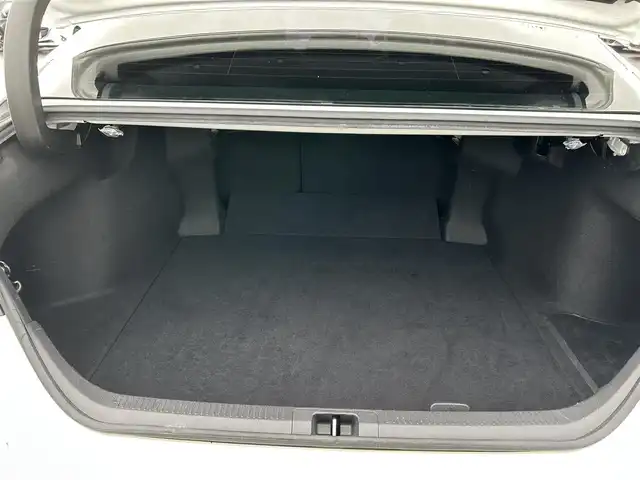 トヨタ カムリ WSレザーパッケージ 岡山県 2019(平31)年 8.8万km プラチナホワイトパールマイカ 純正8インチSDナビ/CD/DVD/USB/Bluetooth/フルセグ/バックカメラ/トヨタセーフティセンス/レーダークルーズコントロール/レーンキープアシスト/プリクラッシュセーフティ/ハイビームアシスト/LEDヘッドライト/ヘッドアップディスプレイ/本革シート/パワーシート/シートヒーター/ブレーキホールド/スマートキー/ETC2.0/ドライブレコーダー/禁煙車