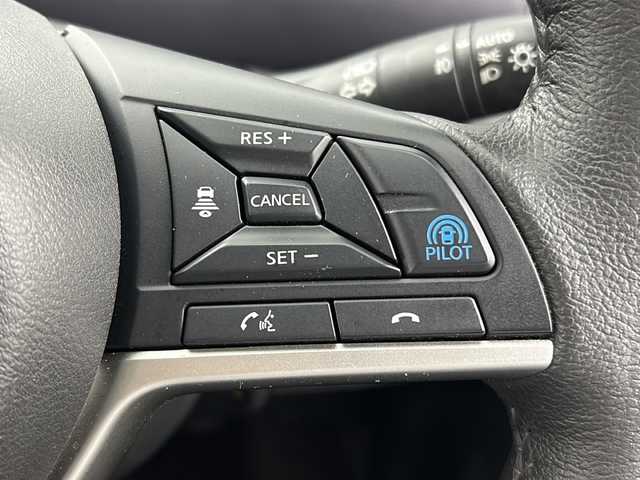 日産 セレナ ハイウェイスター V 三重県 2021(令3)年 5.6万km ブリリアントホワイトパール 純正10インチナビ/CD/DVD/BT/MSV/フルセグTV/アラウンドビューモニター　/両側パワースライドドア　/インテリジェントルームミラー　/前後ドライブレコーダー　/純正１１インチフリップダウンモニター　/ＢＳＭ　/ＥＴＣ　/プロパイロット/ステアリングリモコン/クリアランスソナー/社外マフラー