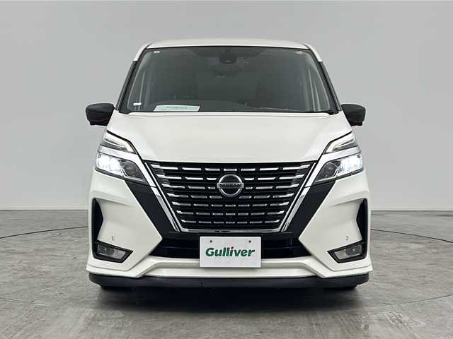 日産 セレナ ハイウェイスター V 三重県 2021(令3)年 5.6万km ブリリアントホワイトパール 純正10インチナビ/CD/DVD/BT/MSV/フルセグTV/アラウンドビューモニター　/両側パワースライドドア　/インテリジェントルームミラー　/前後ドライブレコーダー　/純正１１インチフリップダウンモニター　/ＢＳＭ　/ＥＴＣ　/プロパイロット/ステアリングリモコン/クリアランスソナー/社外マフラー