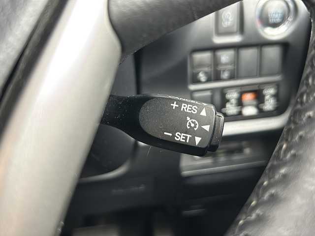 トヨタ ノア Si ダブルバイビー 静岡県 2018(平30)年 8万km ホワイトパールクリスタルシャイン 主要装備/・純正10インチナビ/・AM/・AF/主要装備/・バックカメラ/・ハーフレザー/・LEDヘッドライト/・ETC/・両側パワースライドドア/・オートハイビーム/・後部座席モニター/・スマートキー