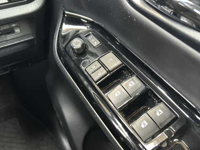 トヨタ ノア Si ダブルバイビー 静岡県 2018(平30)年 8万km ホワイトパールクリスタルシャイン 主要装備/・純正10インチナビ/・AM/・AF/主要装備/・バックカメラ/・ハーフレザー/・LEDヘッドライト/・ETC/・両側パワースライドドア/・オートハイビーム/・後部座席モニター/・スマートキー