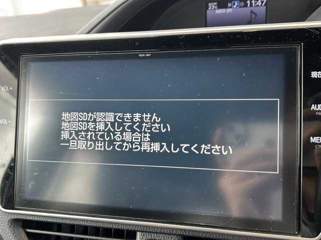 トヨタ ノア Si ダブルバイビー 静岡県 2018(平30)年 8万km ホワイトパールクリスタルシャイン 主要装備/・純正10インチナビ/・AM/・AF/主要装備/・バックカメラ/・ハーフレザー/・LEDヘッドライト/・ETC/・両側パワースライドドア/・オートハイビーム/・後部座席モニター/・スマートキー