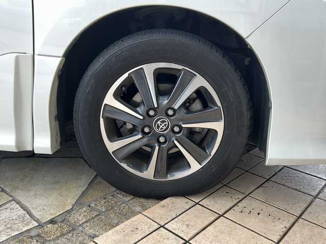 トヨタ ノア Si ダブルバイビー 静岡県 2018(平30)年 8万km ホワイトパールクリスタルシャイン 主要装備/・純正10インチナビ/・AM/・AF/主要装備/・バックカメラ/・ハーフレザー/・LEDヘッドライト/・ETC/・両側パワースライドドア/・オートハイビーム/・後部座席モニター/・スマートキー