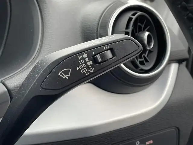 アウディ Ｑ２ 30TFSIスポーツ 滋賀県 2019(令1)年 11.9万km アイビスホワイト 純正ナビ/・フルセグTV・Bluetooth・AUX/バックカメラ/前後ドライブレコーダー/ETC/クルーズコントロール/電子パーキング/ブレーキホールド/電動リアゲート/ステアリングリモコン/オールウェザーライト機能/オートライト/LEDヘッドライト/オートエアコン/シートヒーター