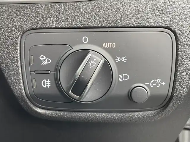 アウディ Ｑ２ 30TFSIスポーツ 滋賀県 2019(令1)年 11.9万km アイビスホワイト 純正ナビ/・フルセグTV・Bluetooth・AUX/バックカメラ/前後ドライブレコーダー/ETC/クルーズコントロール/電子パーキング/ブレーキホールド/電動リアゲート/ステアリングリモコン/オールウェザーライト機能/オートライト/LEDヘッドライト/オートエアコン/シートヒーター