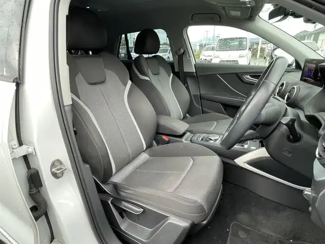 アウディ Ｑ２ 30TFSIスポーツ 滋賀県 2019(令1)年 11.9万km アイビスホワイト 純正ナビ/・フルセグTV・Bluetooth・AUX/バックカメラ/前後ドライブレコーダー/ETC/クルーズコントロール/電子パーキング/ブレーキホールド/電動リアゲート/ステアリングリモコン/オールウェザーライト機能/オートライト/LEDヘッドライト/オートエアコン/シートヒーター