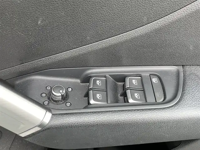 アウディ Ｑ２ 30TFSIスポーツ 滋賀県 2019(令1)年 11.9万km アイビスホワイト 純正ナビ/・フルセグTV・Bluetooth・AUX/バックカメラ/前後ドライブレコーダー/ETC/クルーズコントロール/電子パーキング/ブレーキホールド/電動リアゲート/ステアリングリモコン/オールウェザーライト機能/オートライト/LEDヘッドライト/オートエアコン/シートヒーター