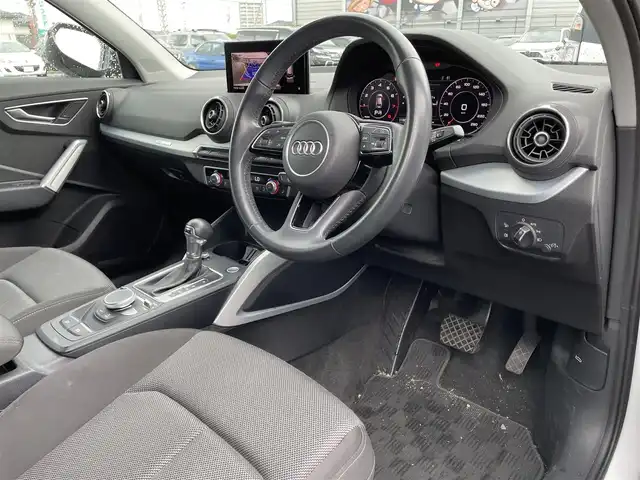 アウディ Ｑ２ 30TFSIスポーツ 滋賀県 2019(令1)年 11.9万km アイビスホワイト 純正ナビ/・フルセグTV・Bluetooth・AUX/バックカメラ/前後ドライブレコーダー/ETC/クルーズコントロール/電子パーキング/ブレーキホールド/電動リアゲート/ステアリングリモコン/オールウェザーライト機能/オートライト/LEDヘッドライト/オートエアコン/シートヒーター