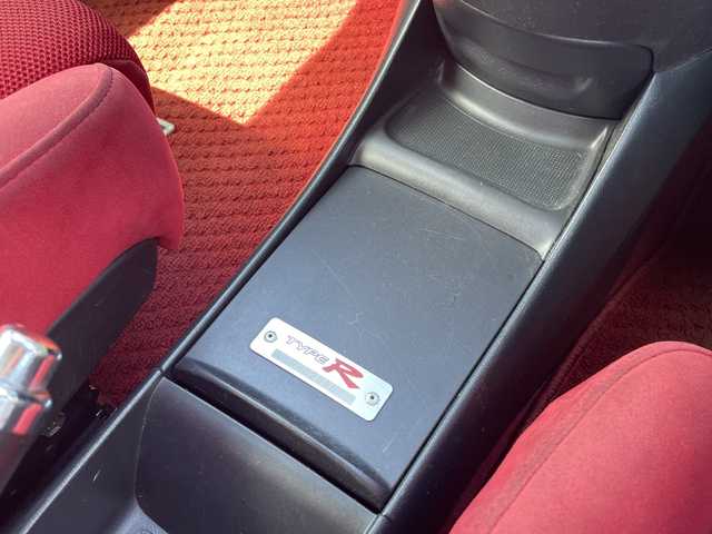 ホンダ シビック タイプR 三重県 2002(平14)年 17.7万km チャンピオンシップホワイト 登録時177/077km/禁煙車/ＲＥＣＡＲＯシート/ＫＥＮＷＯＯＤオーディオ/・USB・AUX・CD・AM/FM/ｍｏｍｏステアリング/５ＺＩＧＥＮマフラー/ＭＵＧＥＮフルエアロ/純正ＡＷ、ステアリング、マフラー　積載/ＥＴＣ/電動格納ミラー