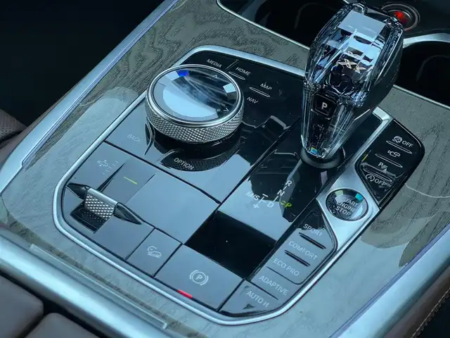 ＢＭＷ Ｘ７ xDrive35d Mスポーツ 山梨県 2019(令1)年 6万km サファイアブラックP スカイラウンジ/ライブコックピット/Mエアロダイナミクスパッケージ/Mスポーツブレーキ/フルセグ/Bluetooth/AppleCarPlay/ワイヤレスチャージ/HUD/harman/kardon/茶革/全席シートH/前席ベンチレーション/ステアリングH/パワーシート/エアサス/アルカンターラルーフ/電動テールゲート/3列シート/BMWレーザー・ライト/ETC/純正22インチAW