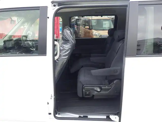 ホンダ ステップワゴン eHEV エアー EX 千葉県 2025(令7)年 0.1千km プラチナホワイトパール e:HEV エアー　EX　4CB4AP3　11.4インチナビHonda CONNECTナビ LXM-247VFLi(317900円)/ホンダセンシング/・衝突軽減ブレーキ（CMBS）/・車線維持支援システム（LKAS）/・アダプティブクルーズコントロール（ACC）/・後方誤発進抑制機能/・誤発進抑制機能/パワーバックドア/両側パワースライドドア/前席シートヒーター/後席オットマン/ホンダコネクトナビ/地デジTV/【DVD/CD再生機能　Bluetooth接続】/バックカメラ/革巻きステアリング/ステアリングスイッチ/パドルシフト/LEDヘッドライト/フォグライト/ウインカーミラー/コーナーセンサー/純正16インチアルミホイル/サイド/カーテンエアバッグ/Honda スマートキー