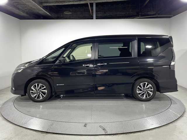 日産 セレナ e－パワー ハイウェイスター V 広島県 2020(令2)年 4.8万km ダイヤモンドブラック 禁煙車/純正10型ナビ/後席フリップダウンモニター/アラウンドビューモニター/ブラインドスポットモニター/プロパイロット/両側パワースライドドア/パーキングアシスト/電動パーキングブレーキ/ドラレコ/ＥＴＣ/衝突軽減/レーンキープ/踏み間違い防止/LEDヘッドライト/純正16インチアルミホイール(195/60/R16)/エアバッグ(運転席/助手席/サイド/カーテン)