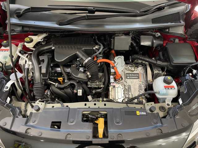 日産 オーラ G レザーエディション 新潟県 2022(令4)年 1.8万km ガーネットレッド/スーパーブラック 2トーン エマージェンシーブレーキ/純正ナビ/　CD/DVD/Bluetooth/フルセグ/アラウンドビューモニター/LEDオートライト/ブラインドスポットモニター/デジタルインナーミラー/クリアランスソナー/電格ミラー/ウィンカーミラー/純正ドラレコ/ステアリングリモコン/スマートキー/ビルトインETC