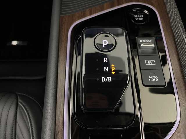 日産 オーラ G レザーエディション 新潟県 2022(令4)年 1.8万km ガーネットレッド/スーパーブラック 2トーン エマージェンシーブレーキ/純正ナビ/　CD/DVD/Bluetooth/フルセグ/アラウンドビューモニター/LEDオートライト/ブラインドスポットモニター/デジタルインナーミラー/クリアランスソナー/電格ミラー/ウィンカーミラー/純正ドラレコ/ステアリングリモコン/スマートキー/ビルトインETC