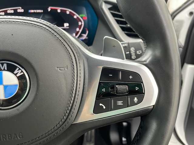 ＢＭＷ Ｍ１３５ｉ xDrive 神奈川県 2020(令2)年 2.9万km アルピンホワイトⅢ 純正ナビ【Spotify/USB/BT/ScreenMirroring】/置くだけ充電/レーダークルーズコントロール/パドルシフト/レーンキープアシスト/前後コーナーセンサー/純正前後ドライブレコーダー/電動パーキングブレーキ/パーキングアシスト/メモリー付きパワーシート/前席シートヒーター/電動リアゲート/横滑り防止装置/盗難防止装置/アイドリングストップ/ETC/純正18インチアルミホイール/純正フロアマット/オートライト/LEDヘッドライト/電動格納ミラー/ステアリングスイッチ/新車時保証書/取扱説明書/スペアキー×１