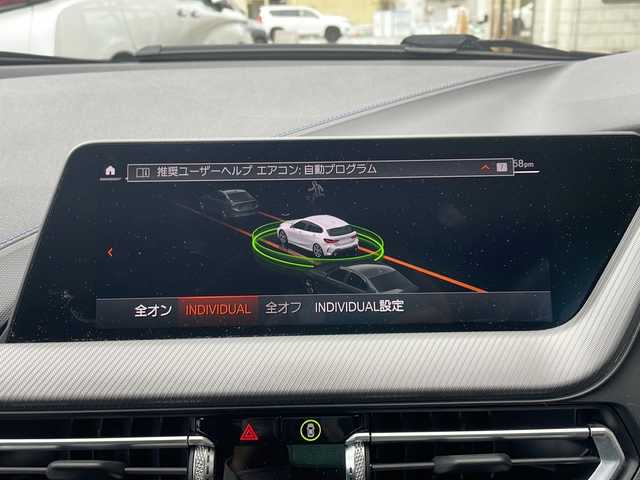 ＢＭＷ Ｍ１３５ｉ xDrive 神奈川県 2020(令2)年 2.9万km アルピンホワイトⅢ 純正ナビ【Spotify/USB/BT/ScreenMirroring】/置くだけ充電/レーダークルーズコントロール/パドルシフト/レーンキープアシスト/前後コーナーセンサー/純正前後ドライブレコーダー/電動パーキングブレーキ/パーキングアシスト/メモリー付きパワーシート/前席シートヒーター/電動リアゲート/横滑り防止装置/盗難防止装置/アイドリングストップ/ETC/純正18インチアルミホイール/純正フロアマット/オートライト/LEDヘッドライト/電動格納ミラー/ステアリングスイッチ/新車時保証書/取扱説明書/スペアキー×１