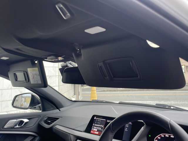 ＢＭＷ Ｍ１３５ｉ xDrive 神奈川県 2020(令2)年 2.9万km アルピンホワイトⅢ 純正ナビ【Spotify/USB/BT/ScreenMirroring】/置くだけ充電/レーダークルーズコントロール/パドルシフト/レーンキープアシスト/前後コーナーセンサー/純正前後ドライブレコーダー/電動パーキングブレーキ/パーキングアシスト/メモリー付きパワーシート/前席シートヒーター/電動リアゲート/横滑り防止装置/盗難防止装置/アイドリングストップ/ETC/純正18インチアルミホイール/純正フロアマット/オートライト/LEDヘッドライト/電動格納ミラー/ステアリングスイッチ/新車時保証書/取扱説明書/スペアキー×１