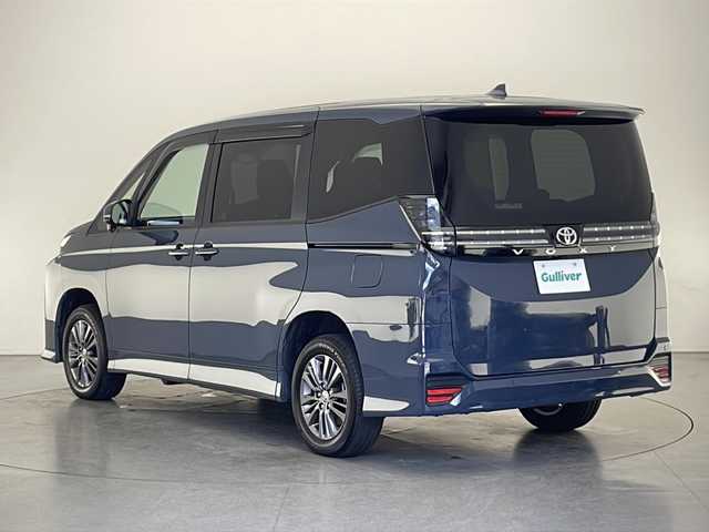 トヨタ ヴォクシー S－G 長野県 2023(令5)年 2.8万km マッシブグレー 4WD/純正ディスプレイオーディオ/（Bluetooth＆FM・AM＆USB）/バックカメラ/トヨタセーフティーセンス/・レーダークルーズコントロール/・クリアランスソナー/・LDA/PCS/PDA/PKSB/RSA/両側パワースライドドア/ビルトインETC2.0/シートヒーター（D席）/LEDヘッドライト/オートマチックハイビーム/オートライト/ステアリングスイッチ/純正フロアマット/16インチ純正アルミホイール/電動パーキングブレーキ/ブレーキホールド/スマートキー/スペアキー/取扱説明書