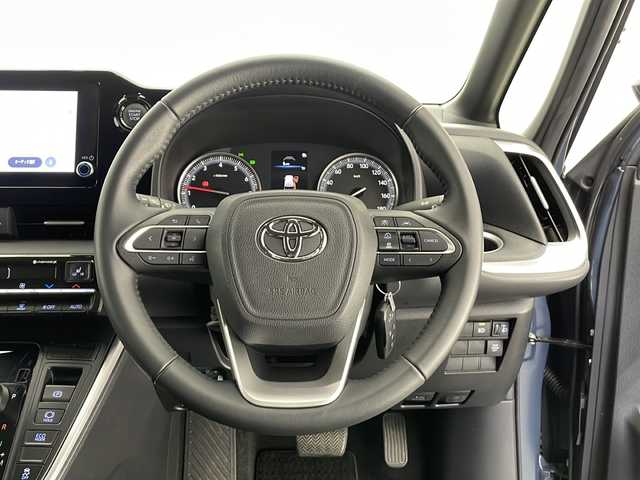 トヨタ ヴォクシー S－G 長野県 2023(令5)年 2.8万km マッシブグレー 4WD/純正ディスプレイオーディオ/（Bluetooth＆FM・AM＆USB）/バックカメラ/トヨタセーフティーセンス/・レーダークルーズコントロール/・クリアランスソナー/・LDA/PCS/PDA/PKSB/RSA/両側パワースライドドア/ビルトインETC2.0/シートヒーター（D席）/LEDヘッドライト/オートマチックハイビーム/オートライト/ステアリングスイッチ/純正フロアマット/16インチ純正アルミホイール/電動パーキングブレーキ/ブレーキホールド/スマートキー/スペアキー/取扱説明書