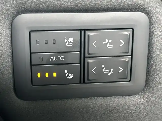 トヨタ アルファード Z 大阪府 2024(令6)年 1.6万km プラチナホワイトパールマイカ トヨタセーフティセンス/純正14インチHDディスプレイオーディオPlus/　（AppleCarplay/AndroidAuto/フルセグTV/Bluetooth/USB）/パノラミックビューモニター/レザーシート（合皮）/　（エグゼクティブパワーシート/シートヒーター/ベンチレーション)/純正14インチフリップダウンモニター/ステアリングヒーター/前後ドライブレコーダー/両側パワースライドドア/パワーバックドア/後席ロールサンシェード/三眼LEDヘッドライト/ビルトインETC2.0/ブラインドスポットミラー/ヘッドアップディスプレイ/ワイヤレス充電/純正18インチアルミホイール/純正フロアマット/TVキャンセラー有