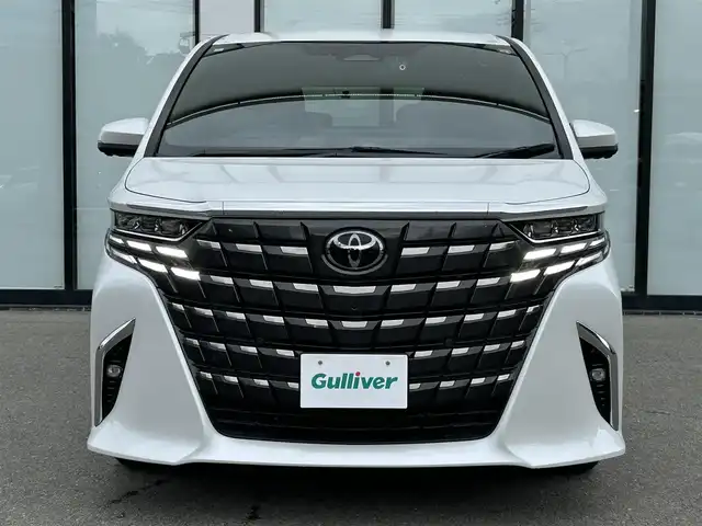 トヨタ アルファード Z 大阪府 2024(令6)年 1.6万km プラチナホワイトパールマイカ トヨタセーフティセンス/純正14インチHDディスプレイオーディオPlus/　（AppleCarplay/AndroidAuto/フルセグTV/Bluetooth/USB）/パノラミックビューモニター/レザーシート（合皮）/　（エグゼクティブパワーシート/シートヒーター/ベンチレーション)/純正14インチフリップダウンモニター/ステアリングヒーター/前後ドライブレコーダー/両側パワースライドドア/パワーバックドア/後席ロールサンシェード/三眼LEDヘッドライト/ビルトインETC2.0/ブラインドスポットミラー/ヘッドアップディスプレイ/ワイヤレス充電/純正18インチアルミホイール/純正フロアマット/TVキャンセラー有