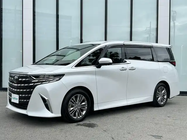 トヨタ アルファード Z 大阪府 2024(令6)年 1.6万km プラチナホワイトパールマイカ トヨタセーフティセンス/純正14インチHDディスプレイオーディオPlus/　（AppleCarplay/AndroidAuto/フルセグTV/Bluetooth/USB）/パノラミックビューモニター/レザーシート（合皮）/　（エグゼクティブパワーシート/シートヒーター/ベンチレーション)/純正14インチフリップダウンモニター/ステアリングヒーター/前後ドライブレコーダー/両側パワースライドドア/パワーバックドア/後席ロールサンシェード/三眼LEDヘッドライト/ビルトインETC2.0/ブラインドスポットミラー/ヘッドアップディスプレイ/ワイヤレス充電/純正18インチアルミホイール/純正フロアマット/TVキャンセラー有