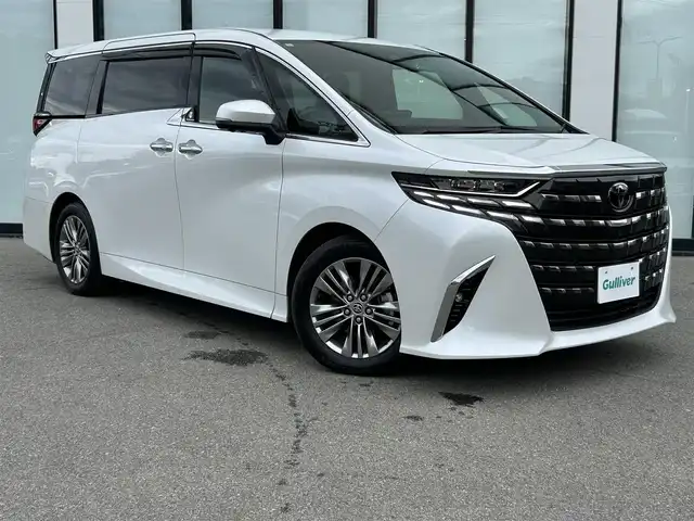 トヨタ アルファード Z 大阪府 2024(令6)年 1.6万km プラチナホワイトパールマイカ トヨタセーフティセンス/純正14インチHDディスプレイオーディオPlus/　（AppleCarplay/AndroidAuto/フルセグTV/Bluetooth/USB）/パノラミックビューモニター/レザーシート（合皮）/　（エグゼクティブパワーシート/シートヒーター/ベンチレーション)/純正14インチフリップダウンモニター/ステアリングヒーター/前後ドライブレコーダー/両側パワースライドドア/パワーバックドア/後席ロールサンシェード/三眼LEDヘッドライト/ビルトインETC2.0/ブラインドスポットミラー/ヘッドアップディスプレイ/ワイヤレス充電/純正18インチアルミホイール/純正フロアマット/TVキャンセラー有