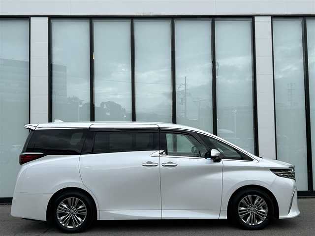 トヨタ アルファード Z 大阪府 2024(令6)年 1.6万km プラチナホワイトパールマイカ トヨタセーフティセンス/純正14インチHDディスプレイオーディオPlus/　（AppleCarplay/AndroidAuto/フルセグTV/Bluetooth/USB）/パノラミックビューモニター/レザーシート（合皮）/　（エグゼクティブパワーシート/シートヒーター/ベンチレーション)/純正14インチフリップダウンモニター/ステアリングヒーター/前後ドライブレコーダー/両側パワースライドドア/パワーバックドア/後席ロールサンシェード/三眼LEDヘッドライト/ビルトインETC2.0/ブラインドスポットミラー/ヘッドアップディスプレイ/ワイヤレス充電/純正18インチアルミホイール/純正フロアマット/TVキャンセラー有