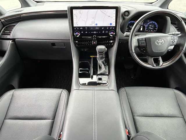 トヨタ アルファード Z 大阪府 2024(令6)年 1.6万km プラチナホワイトパールマイカ トヨタセーフティセンス/純正14インチHDディスプレイオーディオPlus/　（AppleCarplay/AndroidAuto/フルセグTV/Bluetooth/USB）/パノラミックビューモニター/レザーシート（合皮）/　（エグゼクティブパワーシート/シートヒーター/ベンチレーション)/純正14インチフリップダウンモニター/ステアリングヒーター/前後ドライブレコーダー/両側パワースライドドア/パワーバックドア/後席ロールサンシェード/三眼LEDヘッドライト/ビルトインETC2.0/ブラインドスポットミラー/ヘッドアップディスプレイ/ワイヤレス充電/純正18インチアルミホイール/純正フロアマット/TVキャンセラー有