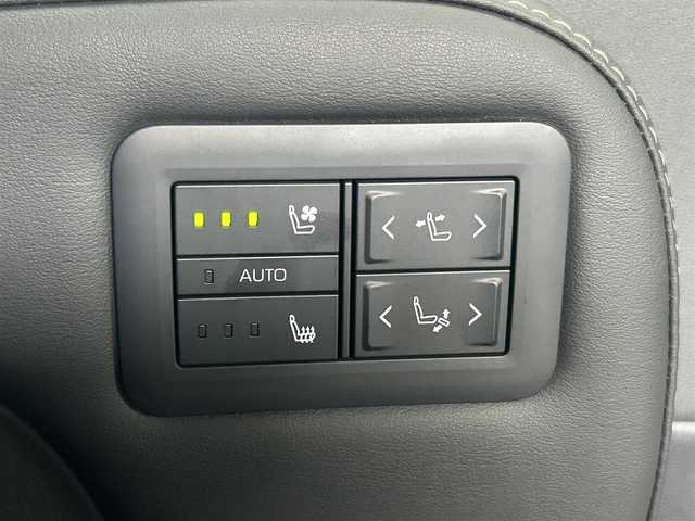 トヨタ アルファード Z 大阪府 2024(令6)年 1.6万km プラチナホワイトパールマイカ トヨタセーフティセンス/純正14インチHDディスプレイオーディオPlus/　（AppleCarplay/AndroidAuto/フルセグTV/Bluetooth/USB）/パノラミックビューモニター/レザーシート（合皮）/　（エグゼクティブパワーシート/シートヒーター/ベンチレーション)/純正14インチフリップダウンモニター/ステアリングヒーター/前後ドライブレコーダー/両側パワースライドドア/パワーバックドア/後席ロールサンシェード/三眼LEDヘッドライト/ビルトインETC2.0/ブラインドスポットミラー/ヘッドアップディスプレイ/ワイヤレス充電/純正18インチアルミホイール/純正フロアマット/TVキャンセラー有