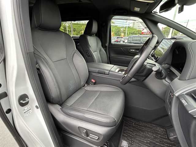 トヨタ アルファード Z 大阪府 2024(令6)年 1.6万km プラチナホワイトパールマイカ トヨタセーフティセンス/純正14インチHDディスプレイオーディオPlus/　（AppleCarplay/AndroidAuto/フルセグTV/Bluetooth/USB）/パノラミックビューモニター/レザーシート（合皮）/　（エグゼクティブパワーシート/シートヒーター/ベンチレーション)/純正14インチフリップダウンモニター/ステアリングヒーター/前後ドライブレコーダー/両側パワースライドドア/パワーバックドア/後席ロールサンシェード/三眼LEDヘッドライト/ビルトインETC2.0/ブラインドスポットミラー/ヘッドアップディスプレイ/ワイヤレス充電/純正18インチアルミホイール/純正フロアマット/TVキャンセラー有