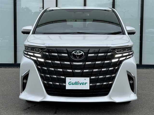 トヨタ アルファード Z 大阪府 2024(令6)年 1.6万km プラチナホワイトパールマイカ トヨタセーフティセンス/純正14インチHDディスプレイオーディオPlus/　（AppleCarplay/AndroidAuto/フルセグTV/Bluetooth/USB）/パノラミックビューモニター/レザーシート（合皮）/　（エグゼクティブパワーシート/シートヒーター/ベンチレーション)/純正14インチフリップダウンモニター/ステアリングヒーター/前後ドライブレコーダー/両側パワースライドドア/パワーバックドア/後席ロールサンシェード/三眼LEDヘッドライト/ビルトインETC2.0/ブラインドスポットミラー/ヘッドアップディスプレイ/ワイヤレス充電/純正18インチアルミホイール/純正フロアマット/TVキャンセラー有