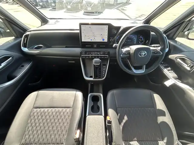 トヨタ ノア ハイブリッド S－Z 愛媛県 2024(令6)年 0.8万km ホワイトパールクリスタルシャイン 純正10.5型ディスプレイオーディオ/HDMI/USB/タイプC/快適利便パッケージ/2列目オットマン/両側電動スライドドア/パワーバックドア/前後ドライブレコーダー/トヨタセーフティセンス/衝突被害軽減装置/車線逸脱防止装置/クリアランスソナー/レーダークルーズコントロール/バックカメラ/100V/1500Wコンセント/電動パーキングブレーキ/電格ミラー/ステアリングヒーター/純正ドアバイザー/ETC2.0/LEDヘッドライト/ヘッドライトレベライザー/現状サマー(純正AW)(205/55/R17)/YOKOHAMA BluEarth GT