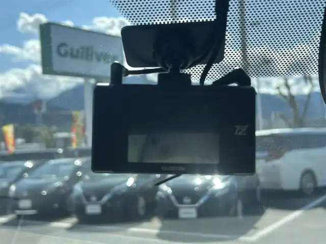 トヨタ ノア ハイブリッド S－Z 愛媛県 2024(令6)年 0.8万km ホワイトパールクリスタルシャイン 純正10.5型ディスプレイオーディオ/HDMI/USB/タイプC/快適利便パッケージ/2列目オットマン/両側電動スライドドア/パワーバックドア/前後ドライブレコーダー/トヨタセーフティセンス/衝突被害軽減装置/車線逸脱防止装置/クリアランスソナー/レーダークルーズコントロール/バックカメラ/100V/1500Wコンセント/電動パーキングブレーキ/電格ミラー/ステアリングヒーター/純正ドアバイザー/ETC2.0/LEDヘッドライト/ヘッドライトレベライザー/現状サマー(純正AW)(205/55/R17)/YOKOHAMA BluEarth GT