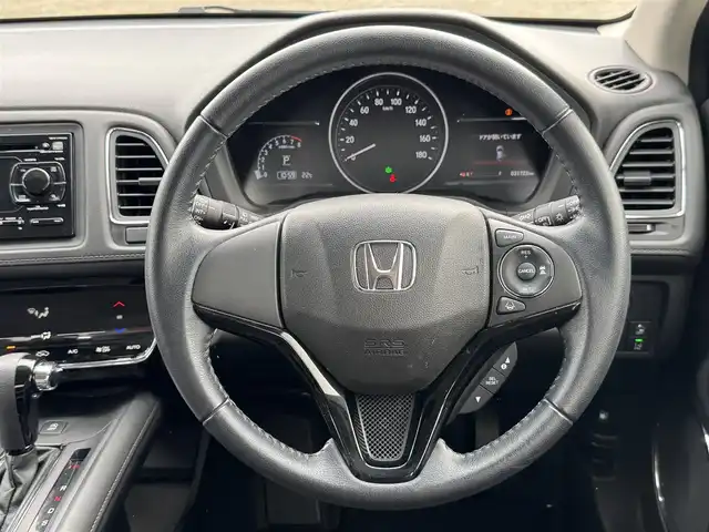 ホンダ ヴェゼル X ホンダセンシング 兵庫県 2019(令1)年 3.2万km パール 後期型/純正オーディオ/レーダークルコン/LEDヘッドライト/AUTOライト/フォグランプ/純正16インチAW/電動パーキング/ブレーキホールド/スマートキー×2有/プッシュスタート