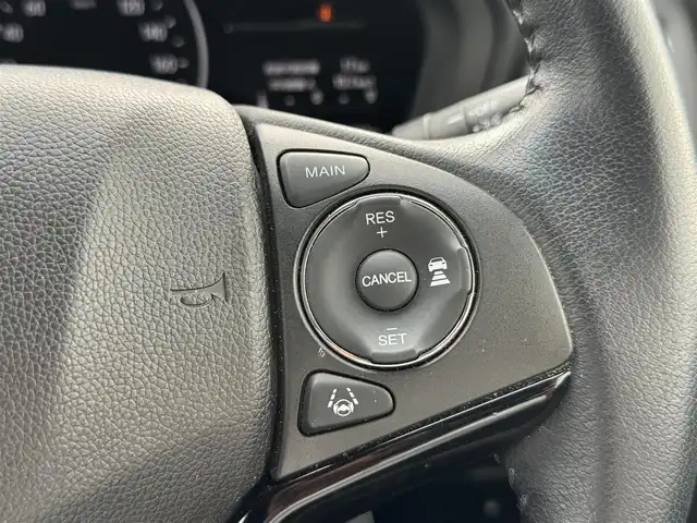 ホンダ ヴェゼル X ホンダセンシング 兵庫県 2019(令1)年 3.2万km パール 後期型/純正オーディオ/レーダークルコン/LEDヘッドライト/AUTOライト/フォグランプ/純正16インチAW/電動パーキング/ブレーキホールド/スマートキー×2有/プッシュスタート