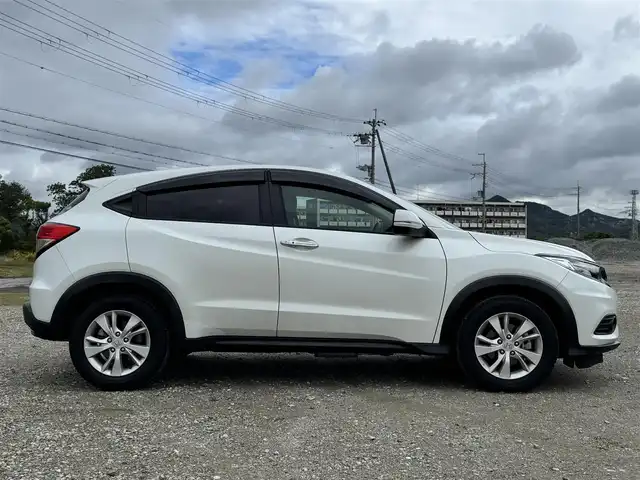 ホンダ ヴェゼル X ホンダセンシング 兵庫県 2019(令1)年 3.2万km パール 後期型/純正オーディオ/レーダークルコン/LEDヘッドライト/AUTOライト/フォグランプ/純正16インチAW/電動パーキング/ブレーキホールド/スマートキー×2有/プッシュスタート