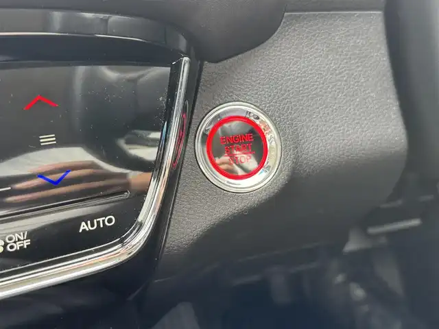 ホンダ ヴェゼル X ホンダセンシング 兵庫県 2019(令1)年 3.2万km パール 後期型/純正オーディオ/レーダークルコン/LEDヘッドライト/AUTOライト/フォグランプ/純正16インチAW/電動パーキング/ブレーキホールド/スマートキー×2有/プッシュスタート
