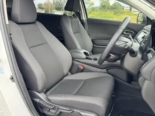 ホンダ ヴェゼル X ホンダセンシング 兵庫県 2019(令1)年 3.2万km パール 後期型/純正オーディオ/レーダークルコン/LEDヘッドライト/AUTOライト/フォグランプ/純正16インチAW/電動パーキング/ブレーキホールド/スマートキー×2有/プッシュスタート