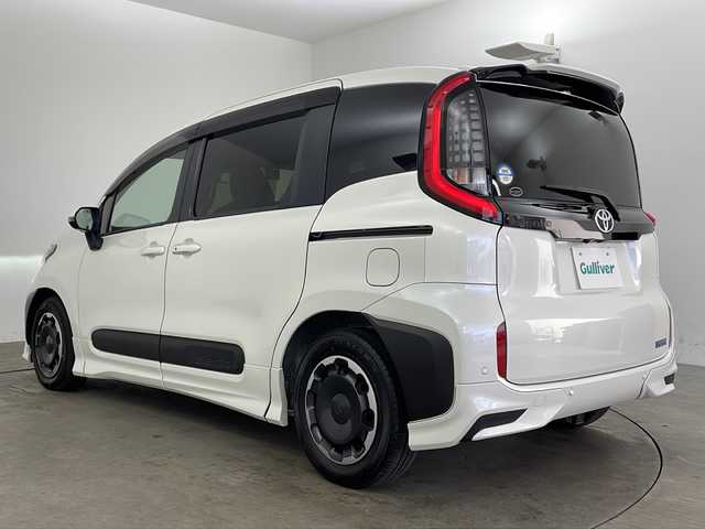 トヨタ シエンタ Z 兵庫県 2022(令4)年 1.3万km ホワイトパールクリスタルシャイン ・10.5インチディスプレイオーディオplus/Bluetooth/USB/Miracast/TV/・パノラミックビューモニター/・ビルトインETC/・両側パワースライドドア/・モデリスタエアロ/・Toyota　Safety　Sense/・プリクラッシュセーフティ/・レーントレーシングアシスト/・レーンディパーチャーアラート/・レーダークルーズコントロール/・アダプティブハイビームシステム/・ロードサインアシスト/・ドライバー異常対応システム/・プロアクティブドライビングアシスト/・発進遅れ告知機能/・ドライブレコーダー/・ブラインドスポットモニター/・パーキングサポートブレーキ/・クリアランスソナー/・革巻きステアリング/・前席シートヒーター/・純正フロアマット/・ＬＥＤヘッドライト/・スマートキー/・プッシュスタート