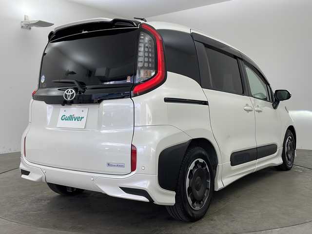 トヨタ シエンタ Z 兵庫県 2022(令4)年 1.3万km ホワイトパールクリスタルシャイン ・10.5インチディスプレイオーディオplus/Bluetooth/USB/Miracast/TV/・パノラミックビューモニター/・ビルトインETC/・両側パワースライドドア/・モデリスタエアロ/・Toyota　Safety　Sense/・プリクラッシュセーフティ/・レーントレーシングアシスト/・レーンディパーチャーアラート/・レーダークルーズコントロール/・アダプティブハイビームシステム/・ロードサインアシスト/・ドライバー異常対応システム/・プロアクティブドライビングアシスト/・発進遅れ告知機能/・ドライブレコーダー/・ブラインドスポットモニター/・パーキングサポートブレーキ/・クリアランスソナー/・革巻きステアリング/・前席シートヒーター/・純正フロアマット/・ＬＥＤヘッドライト/・スマートキー/・プッシュスタート