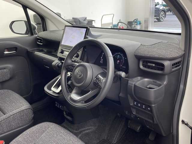 トヨタ シエンタ Z 兵庫県 2022(令4)年 1.3万km ホワイトパールクリスタルシャイン ・10.5インチディスプレイオーディオplus/Bluetooth/USB/Miracast/TV/・パノラミックビューモニター/・ビルトインETC/・両側パワースライドドア/・モデリスタエアロ/・Toyota　Safety　Sense/・プリクラッシュセーフティ/・レーントレーシングアシスト/・レーンディパーチャーアラート/・レーダークルーズコントロール/・アダプティブハイビームシステム/・ロードサインアシスト/・ドライバー異常対応システム/・プロアクティブドライビングアシスト/・発進遅れ告知機能/・ドライブレコーダー/・ブラインドスポットモニター/・パーキングサポートブレーキ/・クリアランスソナー/・革巻きステアリング/・前席シートヒーター/・純正フロアマット/・ＬＥＤヘッドライト/・スマートキー/・プッシュスタート