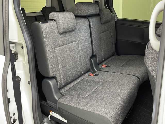 トヨタ シエンタ Z 兵庫県 2022(令4)年 1.3万km ホワイトパールクリスタルシャイン ・10.5インチディスプレイオーディオplus/Bluetooth/USB/Miracast/TV/・パノラミックビューモニター/・ビルトインETC/・両側パワースライドドア/・モデリスタエアロ/・Toyota　Safety　Sense/・プリクラッシュセーフティ/・レーントレーシングアシスト/・レーンディパーチャーアラート/・レーダークルーズコントロール/・アダプティブハイビームシステム/・ロードサインアシスト/・ドライバー異常対応システム/・プロアクティブドライビングアシスト/・発進遅れ告知機能/・ドライブレコーダー/・ブラインドスポットモニター/・パーキングサポートブレーキ/・クリアランスソナー/・革巻きステアリング/・前席シートヒーター/・純正フロアマット/・ＬＥＤヘッドライト/・スマートキー/・プッシュスタート