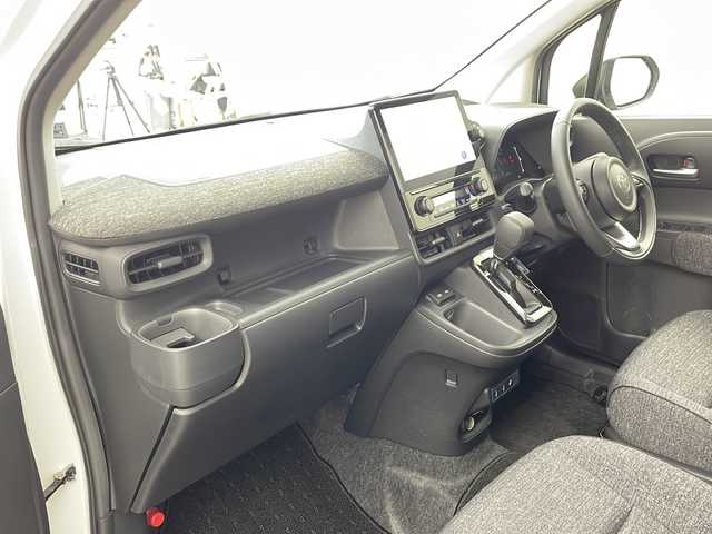 トヨタ シエンタ Z 兵庫県 2022(令4)年 1.3万km ホワイトパールクリスタルシャイン ・10.5インチディスプレイオーディオplus/Bluetooth/USB/Miracast/TV/・パノラミックビューモニター/・ビルトインETC/・両側パワースライドドア/・モデリスタエアロ/・Toyota　Safety　Sense/・プリクラッシュセーフティ/・レーントレーシングアシスト/・レーンディパーチャーアラート/・レーダークルーズコントロール/・アダプティブハイビームシステム/・ロードサインアシスト/・ドライバー異常対応システム/・プロアクティブドライビングアシスト/・発進遅れ告知機能/・ドライブレコーダー/・ブラインドスポットモニター/・パーキングサポートブレーキ/・クリアランスソナー/・革巻きステアリング/・前席シートヒーター/・純正フロアマット/・ＬＥＤヘッドライト/・スマートキー/・プッシュスタート