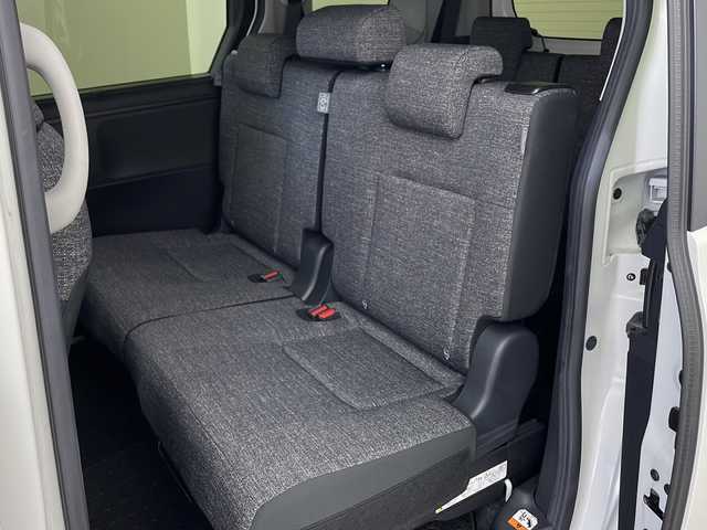 トヨタ シエンタ Z 兵庫県 2022(令4)年 1.3万km ホワイトパールクリスタルシャイン ・10.5インチディスプレイオーディオplus/Bluetooth/USB/Miracast/TV/・パノラミックビューモニター/・ビルトインETC/・両側パワースライドドア/・モデリスタエアロ/・Toyota　Safety　Sense/・プリクラッシュセーフティ/・レーントレーシングアシスト/・レーンディパーチャーアラート/・レーダークルーズコントロール/・アダプティブハイビームシステム/・ロードサインアシスト/・ドライバー異常対応システム/・プロアクティブドライビングアシスト/・発進遅れ告知機能/・ドライブレコーダー/・ブラインドスポットモニター/・パーキングサポートブレーキ/・クリアランスソナー/・革巻きステアリング/・前席シートヒーター/・純正フロアマット/・ＬＥＤヘッドライト/・スマートキー/・プッシュスタート