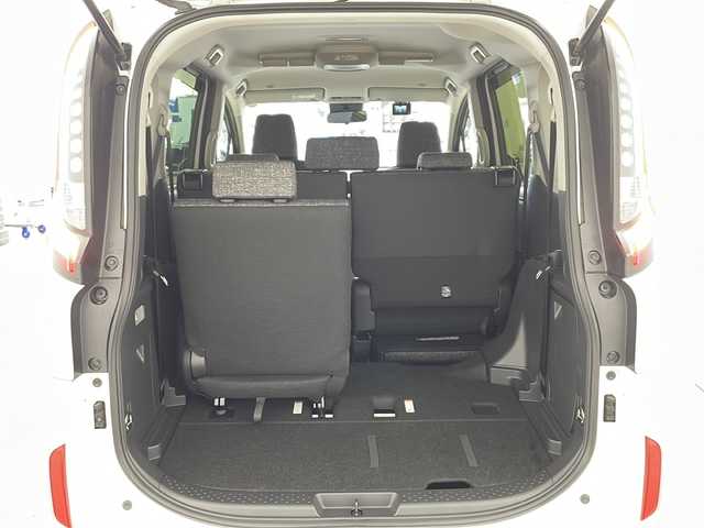 トヨタ シエンタ Z 兵庫県 2022(令4)年 1.3万km ホワイトパールクリスタルシャイン ・10.5インチディスプレイオーディオplus/Bluetooth/USB/Miracast/TV/・パノラミックビューモニター/・ビルトインETC/・両側パワースライドドア/・モデリスタエアロ/・Toyota　Safety　Sense/・プリクラッシュセーフティ/・レーントレーシングアシスト/・レーンディパーチャーアラート/・レーダークルーズコントロール/・アダプティブハイビームシステム/・ロードサインアシスト/・ドライバー異常対応システム/・プロアクティブドライビングアシスト/・発進遅れ告知機能/・ドライブレコーダー/・ブラインドスポットモニター/・パーキングサポートブレーキ/・クリアランスソナー/・革巻きステアリング/・前席シートヒーター/・純正フロアマット/・ＬＥＤヘッドライト/・スマートキー/・プッシュスタート