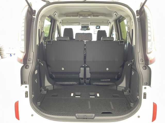 トヨタ シエンタ Z 兵庫県 2022(令4)年 1.3万km ホワイトパールクリスタルシャイン ・10.5インチディスプレイオーディオplus/Bluetooth/USB/Miracast/TV/・パノラミックビューモニター/・ビルトインETC/・両側パワースライドドア/・モデリスタエアロ/・Toyota　Safety　Sense/・プリクラッシュセーフティ/・レーントレーシングアシスト/・レーンディパーチャーアラート/・レーダークルーズコントロール/・アダプティブハイビームシステム/・ロードサインアシスト/・ドライバー異常対応システム/・プロアクティブドライビングアシスト/・発進遅れ告知機能/・ドライブレコーダー/・ブラインドスポットモニター/・パーキングサポートブレーキ/・クリアランスソナー/・革巻きステアリング/・前席シートヒーター/・純正フロアマット/・ＬＥＤヘッドライト/・スマートキー/・プッシュスタート